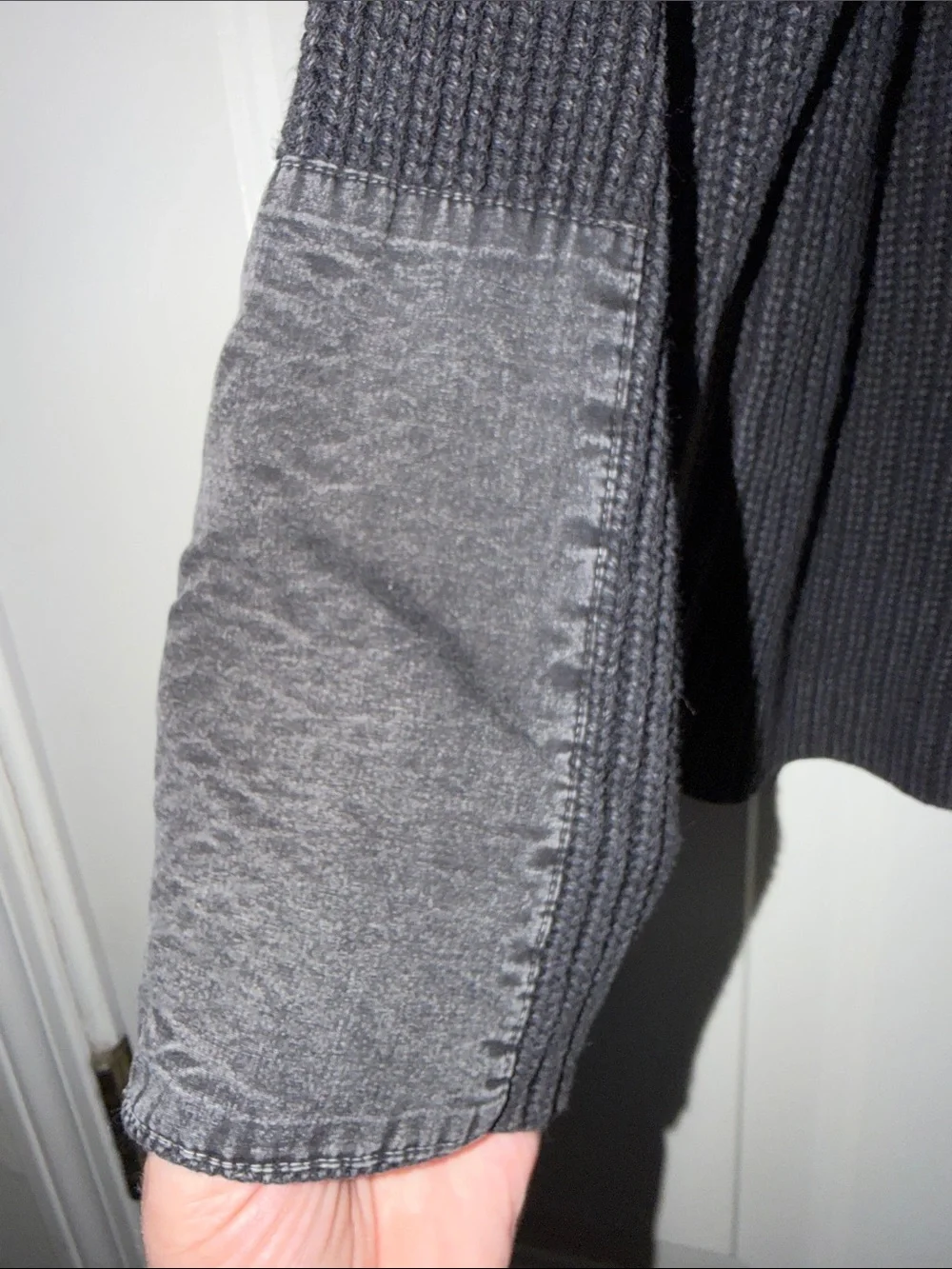 Men’s Orvis Washed Black Ribbed Henley Sweater with Cuff Patches. Sz L